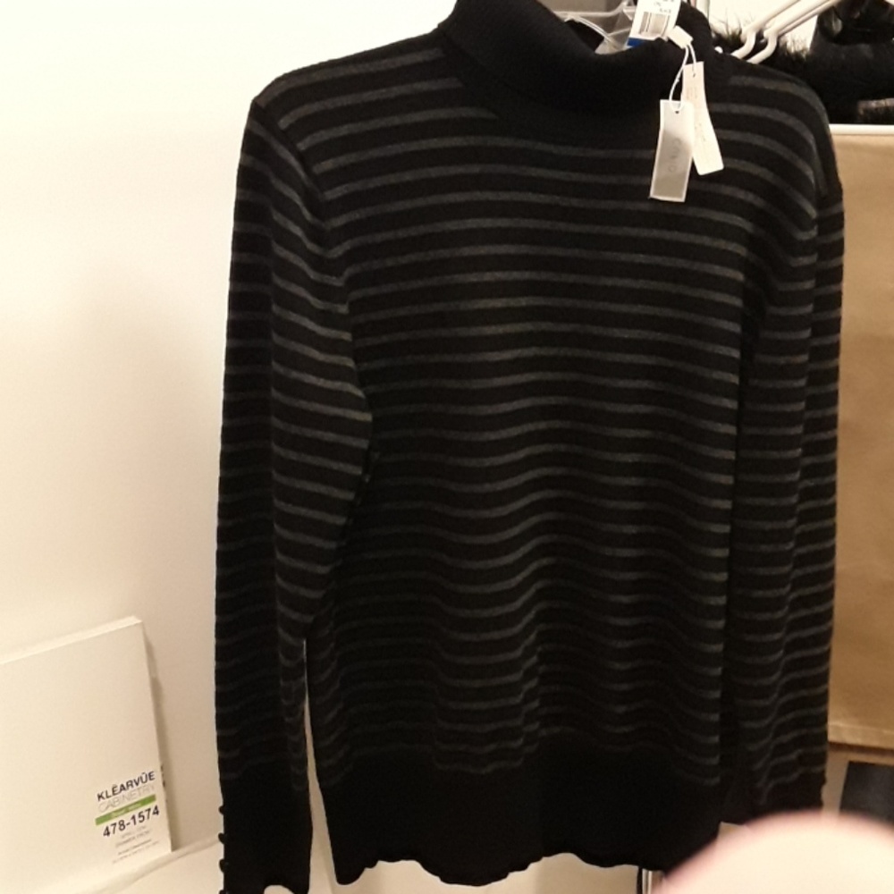 NewWomens sweater top SIZE XL CUPIO BLACK AND GREY